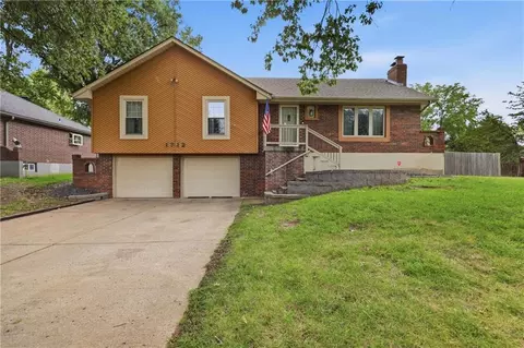 1712 SW 20th St, Blue Springs, MO 64015