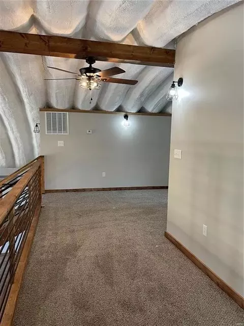 Entry Way - 1105 Vine St, Macon, MO 63552 photo 5 of 7
