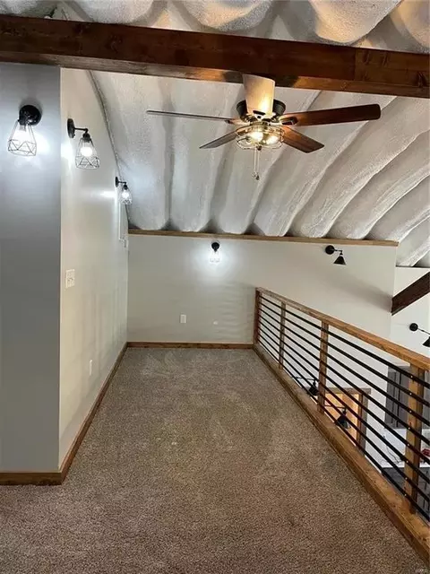 Entry Way - 1105 Vine St, Macon, MO 63552 photo 6 of 7