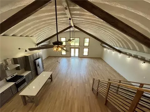 Entry Way - 1105 Vine St, Macon, MO 63552 photo 2 of 7