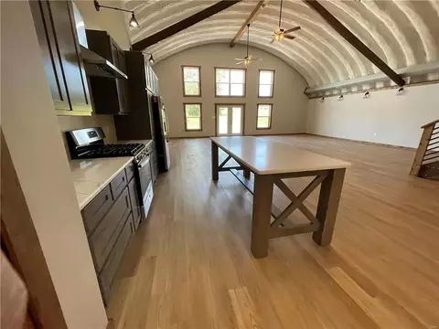 Entry Way - 1105 Vine St, Macon, MO 63552 photo 4 of 7