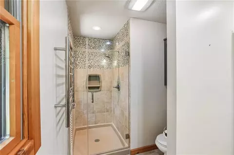 Bath - 110 SE 1804p Ln, Clinton, MO 64735 photo 3 of 6