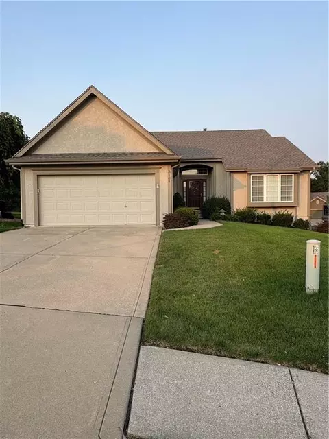 3104 NW 86th St, Kansas City, MO 64154