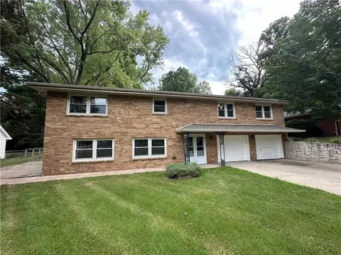 430 NW 58th St, Kansas City, MO 64118