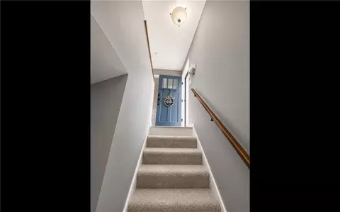 Entry Way - 506 S Monroe St, Raymore, MO 64083 photo 3 of 6