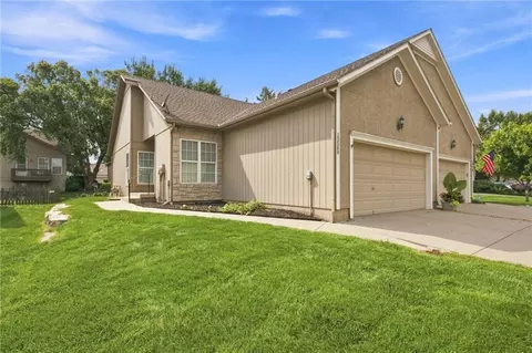 15560 Floyd St, Overland Park, KS 66223
