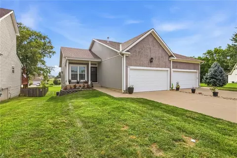 1311 N 158th Ct, Basehor, KS 66007