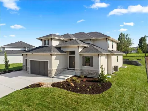 Exterior - 511 Turnbridge Dr, Raymore, MO 64083 photo 3 of 6