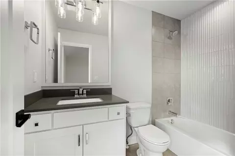 Bath - 511 Turnbridge Dr, Raymore, MO 64083 photo 7 of 9