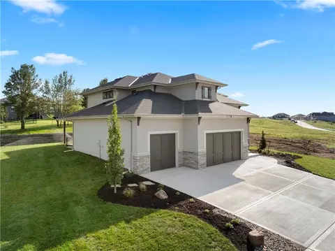 Exterior - 511 Turnbridge Dr, Raymore, MO 64083 photo 2 of 6