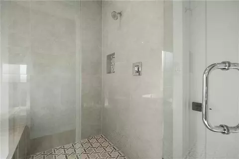 Bath - 511 Turnbridge Dr, Raymore, MO 64083 photo 6 of 9