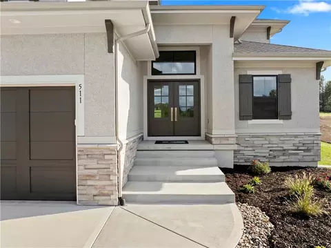 Exterior - 511 Turnbridge Dr, Raymore, MO 64083 photo 4 of 6