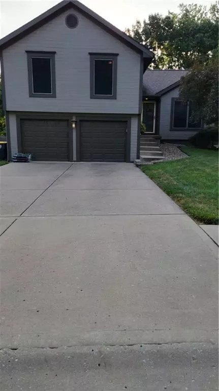 7022 N Hickory St, Kansas City, MO 64118