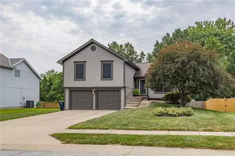 7022 N Hickory St, Kansas City, MO 64118