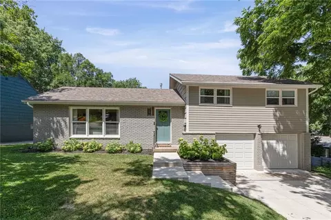 8802 Belleview Ave, Kansas City, MO 64114