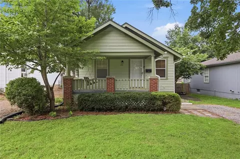 211 W 77th Ter, Kansas City, MO 64114