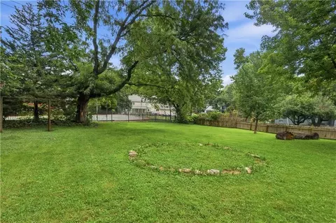 12739 Overbrook Rd, Leawood, KS 66209