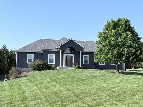 16502 Dana Ln, Leavenworth, KS 66048