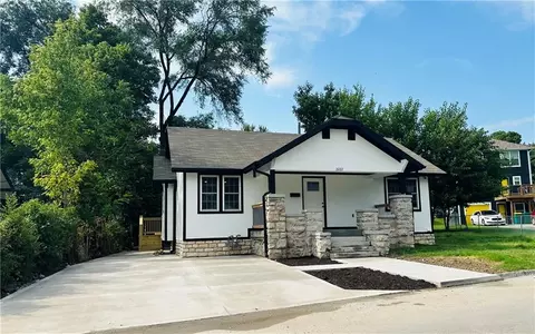 2222 Hickam Dr, Kansas City, KS 66104