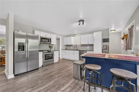 Kitchen - 13021 E 40th Ter, Independence, MO 64055 photo 3 of 6