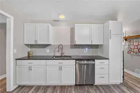 Kitchen - 13021 E 40th Ter, Independence, MO 64055 photo 5 of 6
