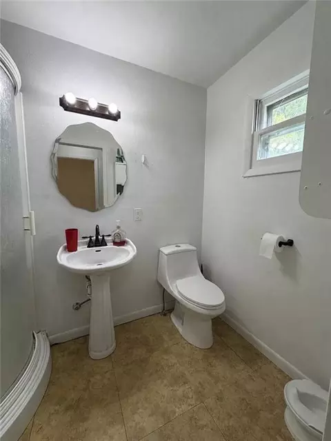 Bath - 800 E Hill St, Independence, KS 67301 photo 1 of 3