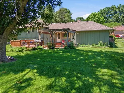 Exterior - 503 S Park Dr, Raymore, MO 64083 photo 4 of 6