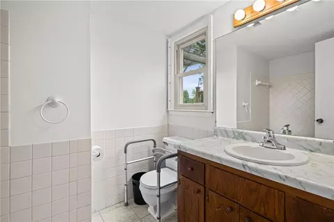 Bath - 503 S Park Dr, Raymore, MO 64083 photo 3 of 4
