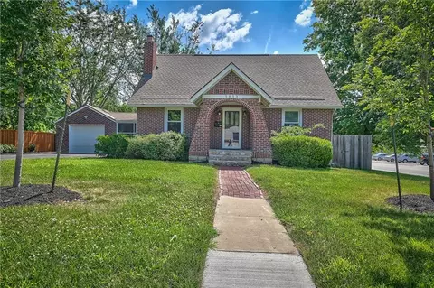 5833 Monrovia St, Shawnee, KS 66216