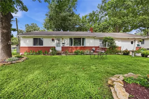 5430 Nieman Rd, Shawnee, KS 66203