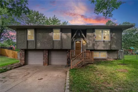 1905 S Speas Dr, Blue Springs, MO 64014