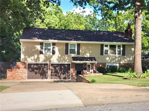 5819 Perry Ln, Merriam, KS 66203