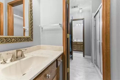 Bath - 2525 SE Nottingham Dr, Lees Summit, MO 64063 photo 3 of 4