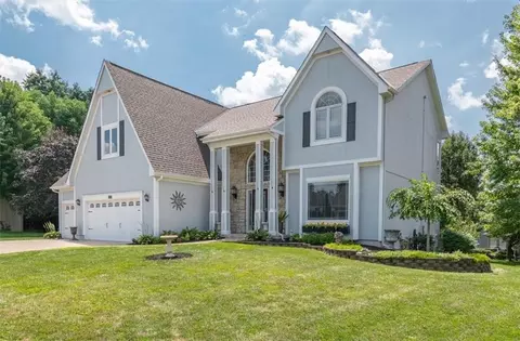 Exterior - 2525 SE Nottingham Dr, Lees Summit, MO 64063 photo 3 of 11