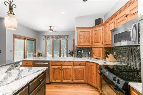 Kitchen - 2525 SE Nottingham Dr, Lees Summit, MO 64063 photo 6 of 7