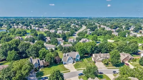 View/Area - 2525 SE Nottingham Dr, Lees Summit, MO 64063 photo 3 of 14