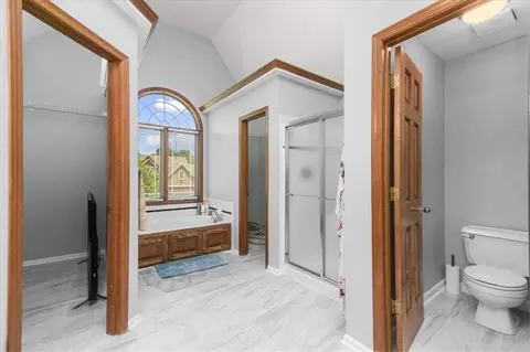 Bath - 2525 SE Nottingham Dr, Lees Summit, MO 64063 photo 2 of 4