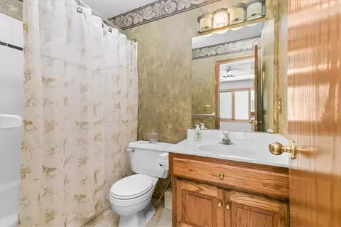 Bath - 2525 SE Nottingham Dr, Lees Summit, MO 64063 photo 4 of 4