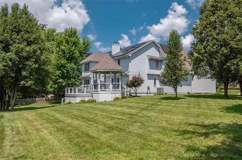 Exterior - 2525 SE Nottingham Dr, Lees Summit, MO 64063 photo 7 of 11