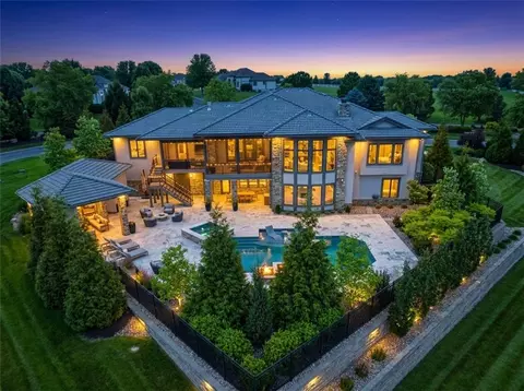 8085 Green Glades Ct, Kansas City, MO 64152