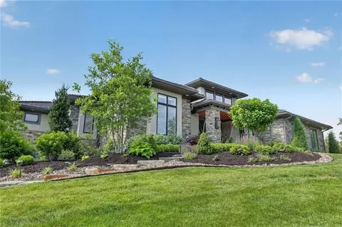 8085 Green Glades Ct, Kansas City, MO 64152