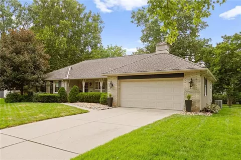 8024 Cherokee Ln, Leawood, KS 66206