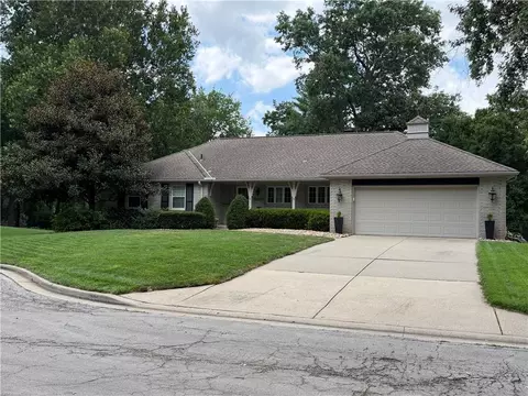 8024 Cherokee Ln, Leawood, KS 66206