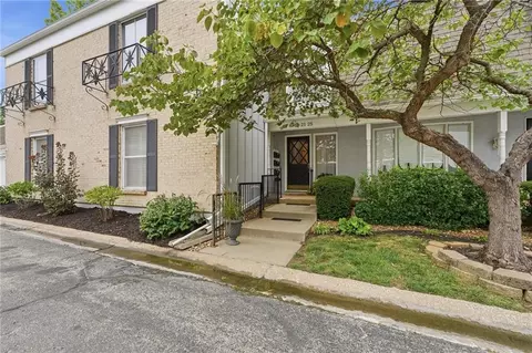 8721 Riggs Ln, Overland Park, KS 66212