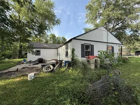 Exterior - 104 N Main St, Chilhowee, MO 64733 photo 1 of 2
