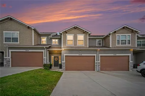 7438 Grand Slam St, Parkville, MO 64152
