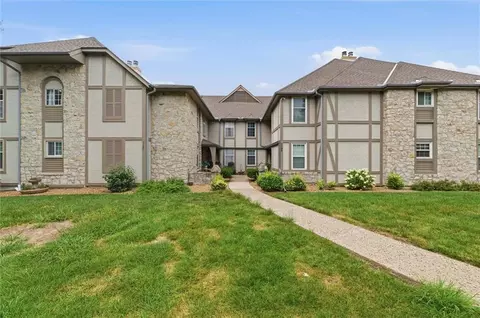 1121 NW 12th St #C, Blue Springs, MO 64015