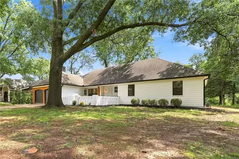 10131 Linden St, Overland Park, KS 66207