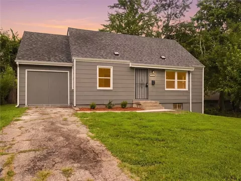 4660 E 43rd Ter, Kansas City, MO 64130