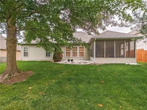 Exterior - 2425 NE Old Paint Rd, Lees Summit, MO 64086 photo 4 of 5